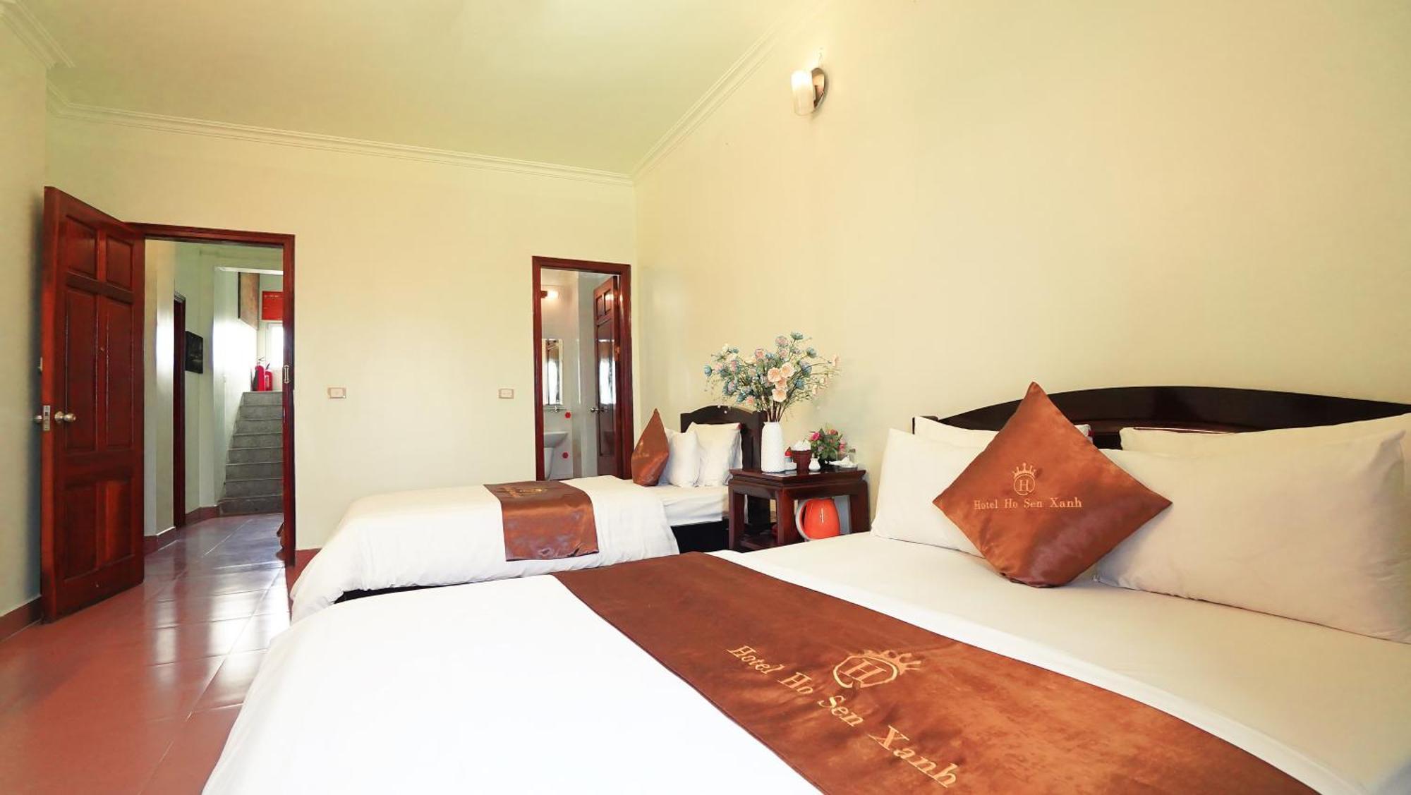 Ho Sen Xanh Hotel Ханой Екстериор снимка
