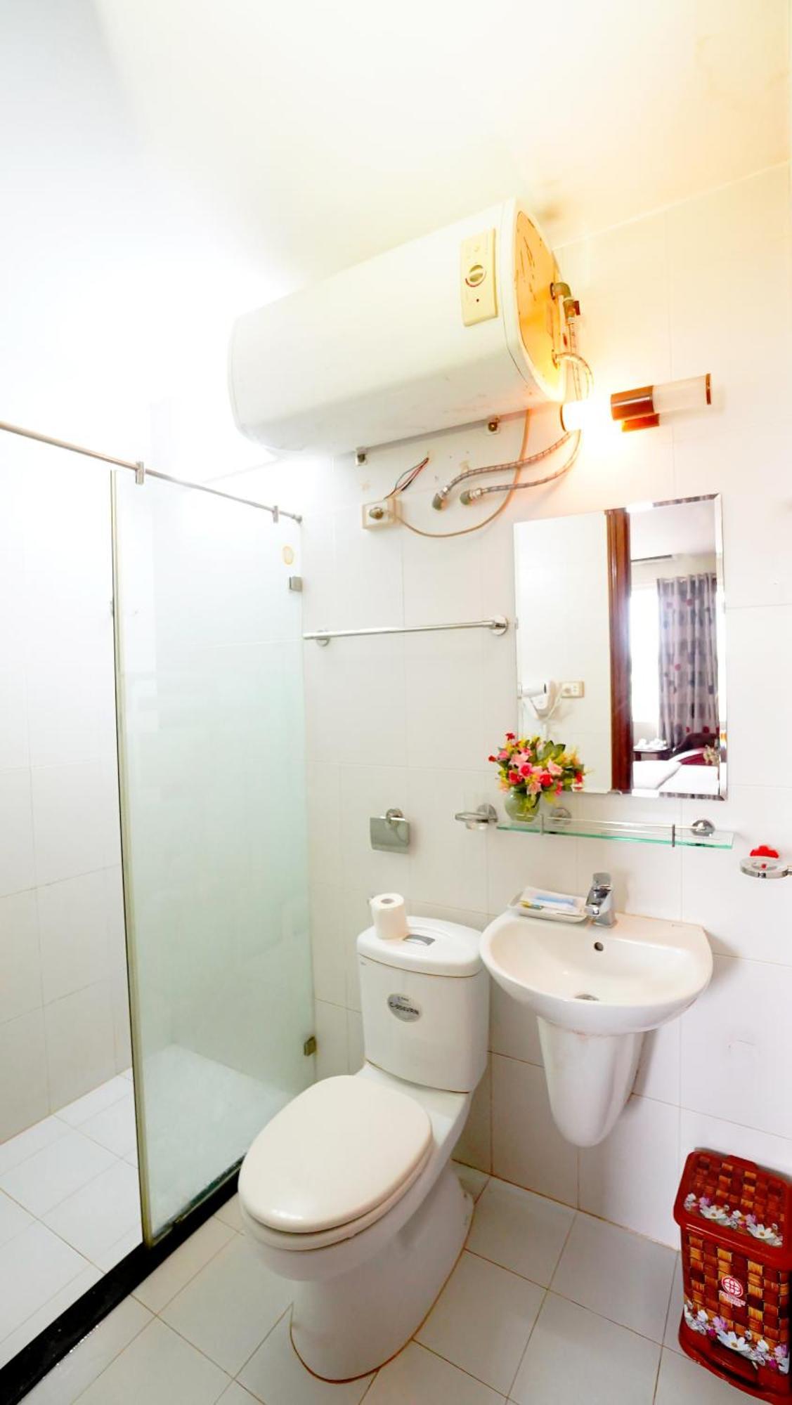 Ho Sen Xanh Hotel Ханой Екстериор снимка