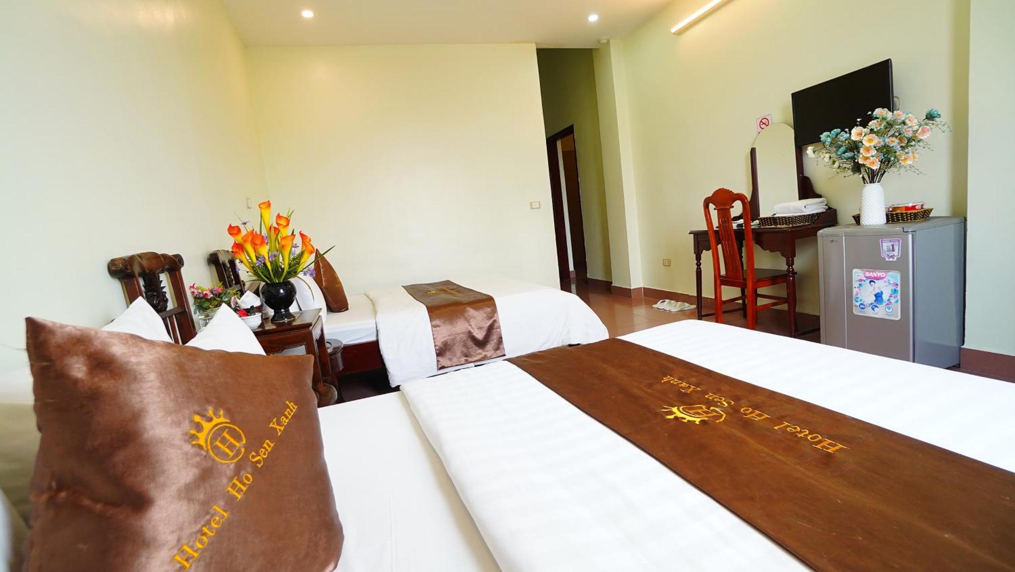 Ho Sen Xanh Hotel Ханой Екстериор снимка