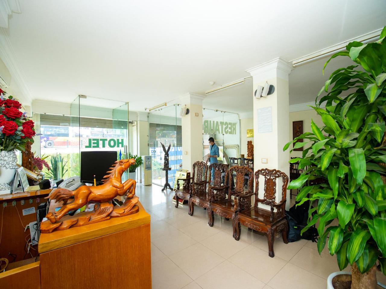 Ho Sen Xanh Hotel Ханой Екстериор снимка
